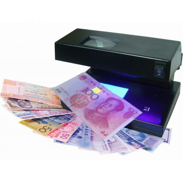 Detector de billetes falsos con luz ultravioleta