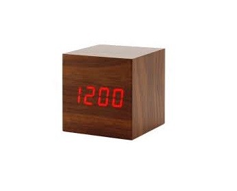 Reloj de madera con alarma en 3 colores