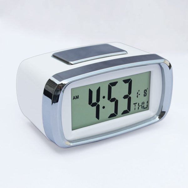 Reloj digital con alarma y luz de fondo