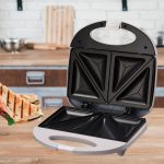 Sandwichera 750W con corte BN3396